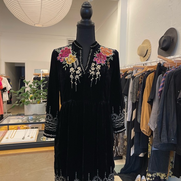Johnny Was black velvet embroidered dress size XS - Picture 7 of 12